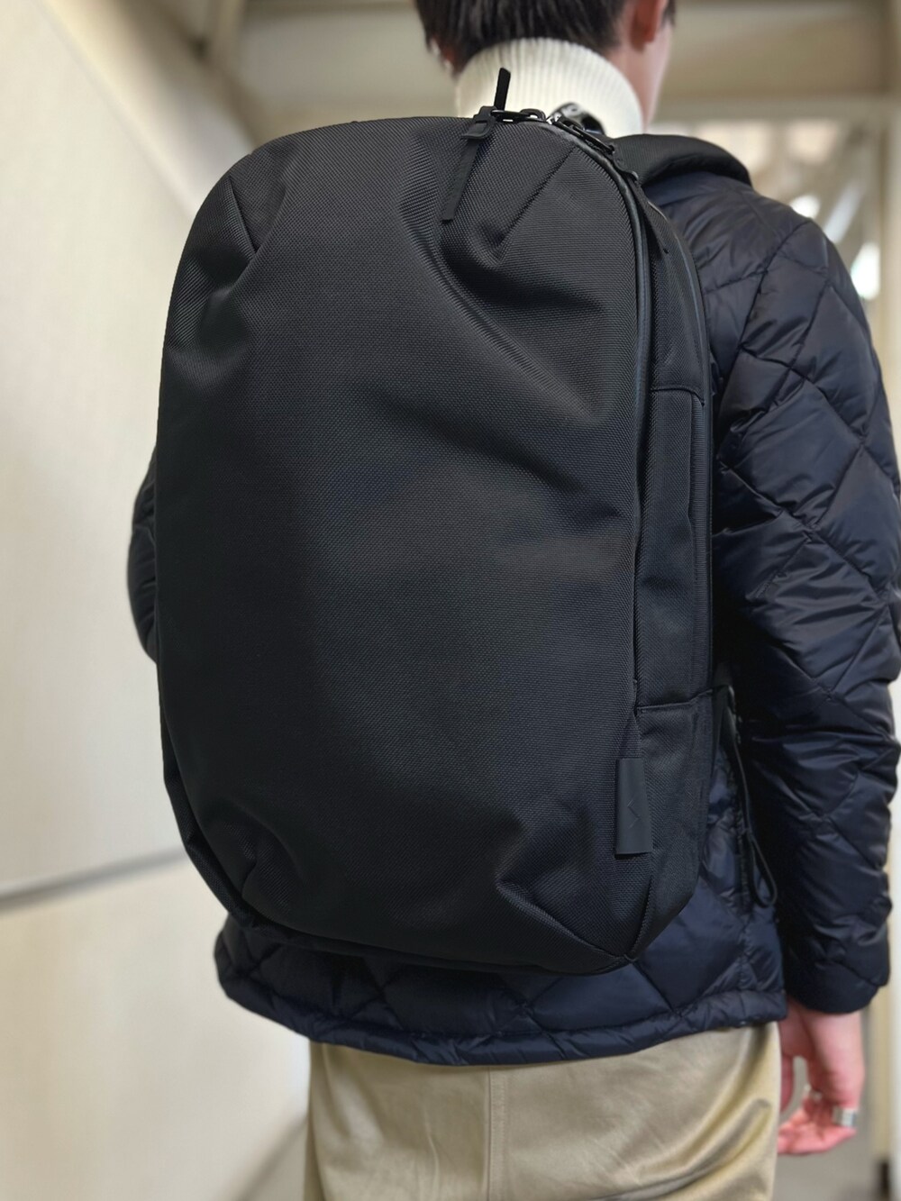 「レイヤードスタイル、冬アウター、チェック、休日スタイル、クリスマスに着たい服、赤、お出かけコーデ、マフラー、きれいめカジュアル、タートルネック、ダウンジャケット、オトナカジュアル、カジュアル、カジュアルコーデ、冬コーデ」｜「NOLLEY'S goodmanのR/Sウールカシミヤマフラー30（マフラー、レッド系）」を使った、nishiokaさん（メンズ・169cm）の冬コーディネートの7枚目の写真