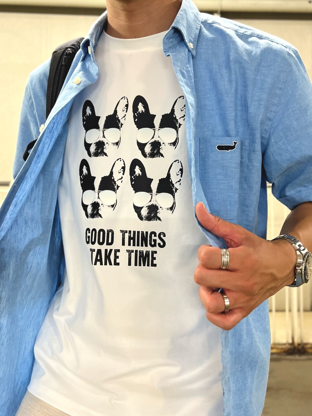ブルー系のシャツ/ブラウス、ホワイト系のTシャツ/カットソー、ホワイト系のその他パンツを着用したメンズの夏コーディネートの6枚目の写真