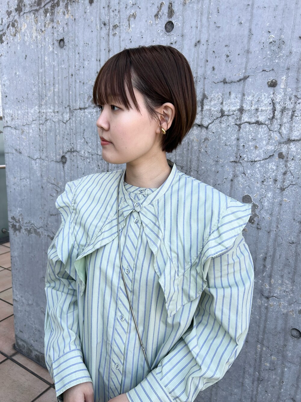 「春先取り、春カラー、カジュアルコーデ、カジュアル、ガーリー、ワンピース、ミニバッグ、ロングスカート、ファッションを楽しもう、おしゃれさんと繋がりたい、KBF」｜「KBFのボリュームソールクロッグ（その他シューズ、ホワイト系）」を使った、みきてぃさん（レディース・157cm）の冬コーディネートの4枚目の写真