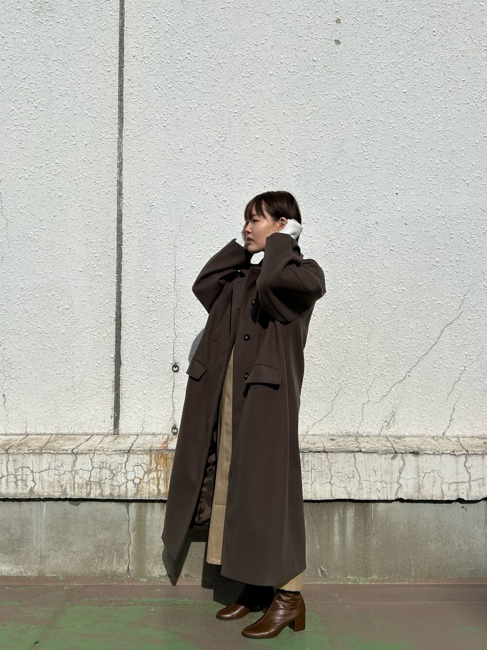 「コート、冬アウター、きれいめカジュアル、オトナカジュアル、ワンピース、ロングスカート、タートルネック、休日スタイル、お出かけコーデ、KBF」｜「RODE SKOのアイテム（ブーツ、ブラウン系）」を使った、みきてぃさん（レディース・157cm）の冬コーディネートの3枚目の写真
