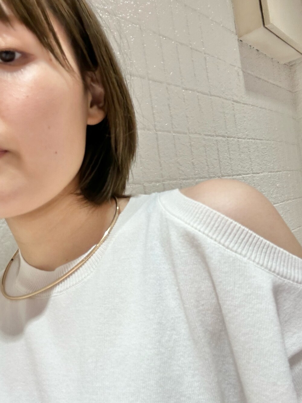 「夏コーデ、夏ファッション、お出かけコーデ、休日スタイル、サマーニット、パンツスタイル、サンダル、グリーン、KBF」｜「KBFの2WAYカットアウトニット（ニット/セーター、ホワイト系）」を使った、みきてぃさん（レディース・157cm）の夏コーディネートの4枚目の写真