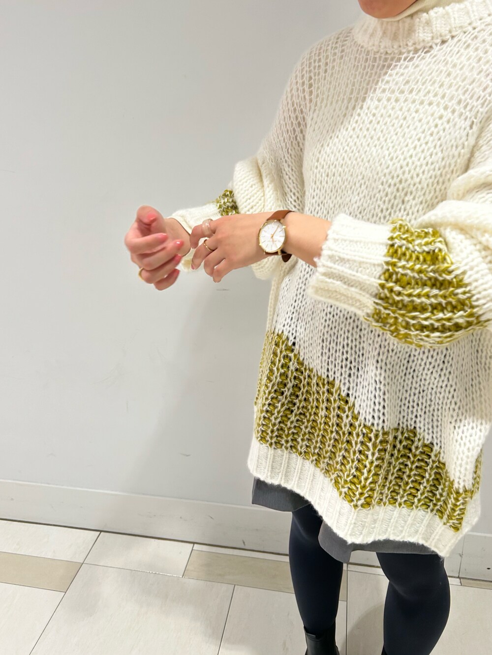 「大人カジュアル、ビッグシルエット、ニットワンピース、冬服、ラクチンコーデ、パンツコーデ、ニットコーデ、ゆったりコーデ、秋冬コーデ、KBF」｜「UNIQLOのアイテム（タイツ/ストッキング、グレー系）」を使った、みきてぃさん（レディース・157cm）の冬コーディネートの4枚目の写真