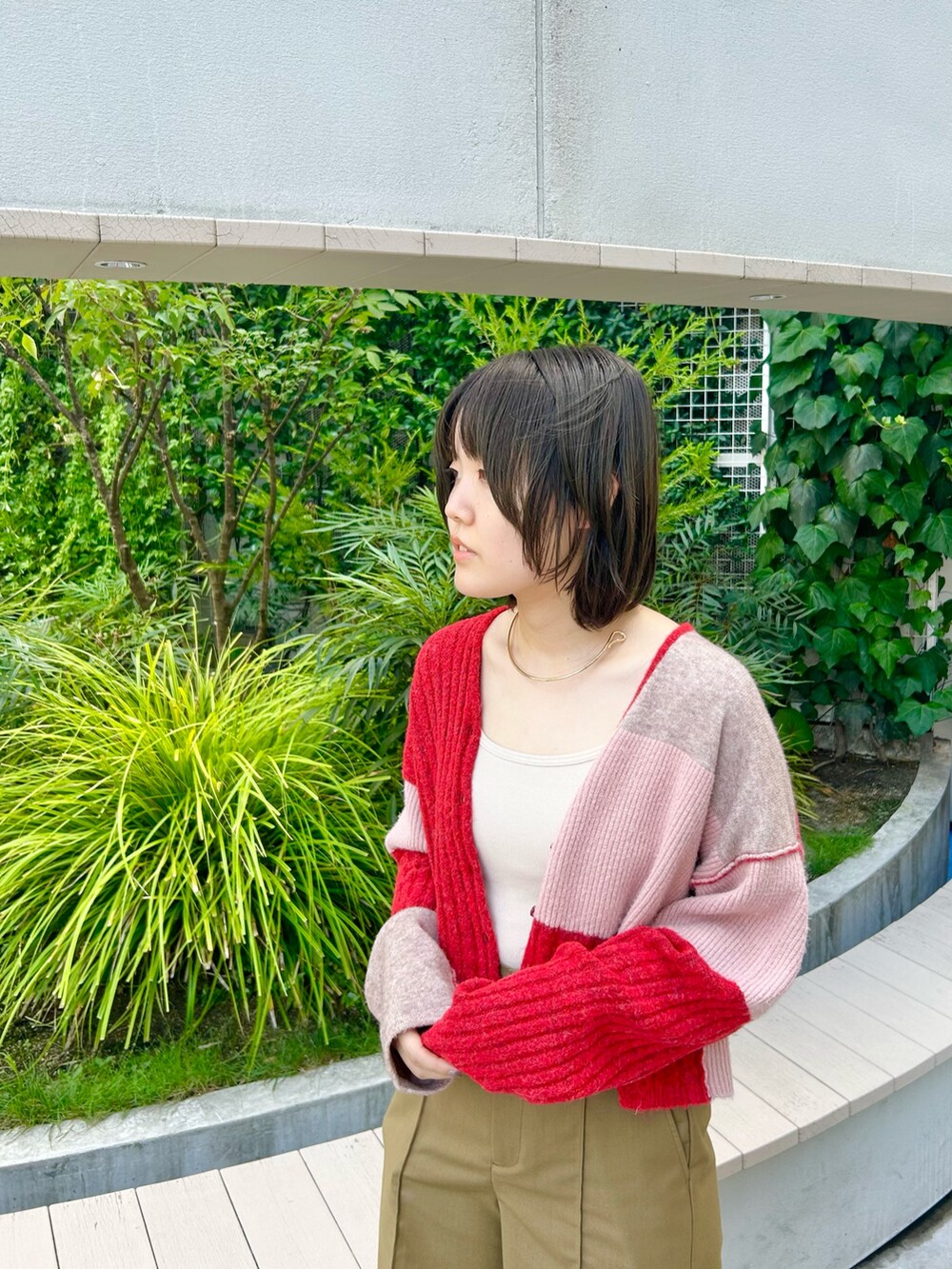 「秋服準備はじめました、秋冬コーデ、カーディガン、おでかけコーデ、ハーフパンツ、ブーツ、KBF」｜「KBFのピンタックショートパンツ（その他パンツ、グリーン系）」を使った、みきてぃさん（レディース・157cm）の夏コーディネートの2枚目の写真