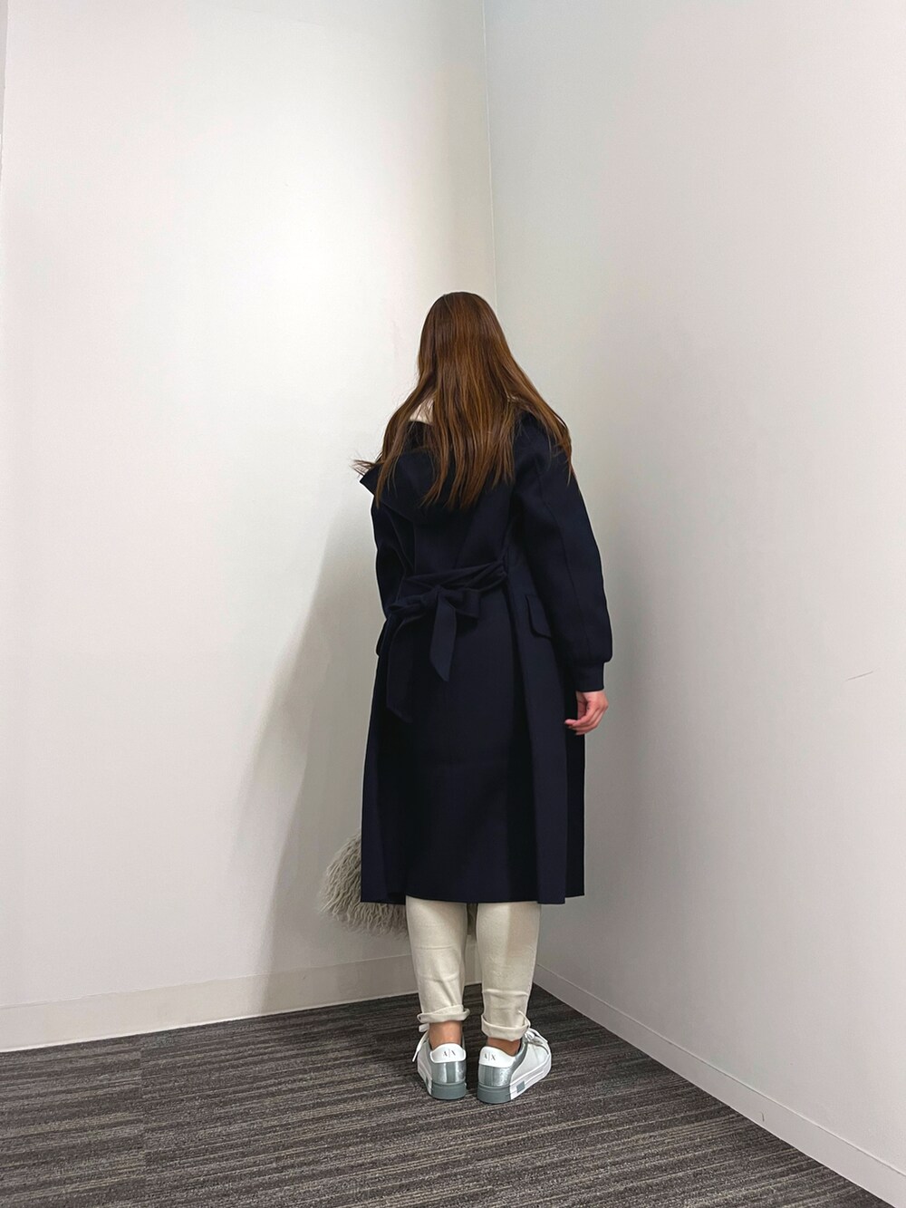 「大人カジュアル、休日コーデ、シンプルコーデ、秋カラー、パンツコーデ、ラクチンコーデ、パンツスタイル、きれいめ、AXchanger、AXchange、armaniexchange、アルマーニエクスチェンジ、axchange」｜「ARMANI EXCHANGEの【A|X アルマーニ エクスチェンジ】ロゴ&ライン　フーディラップコート（チェスターコート、ブルー系）」を使った、N.honさん（レディース・163cm）の秋コーディネートの3枚目の写真