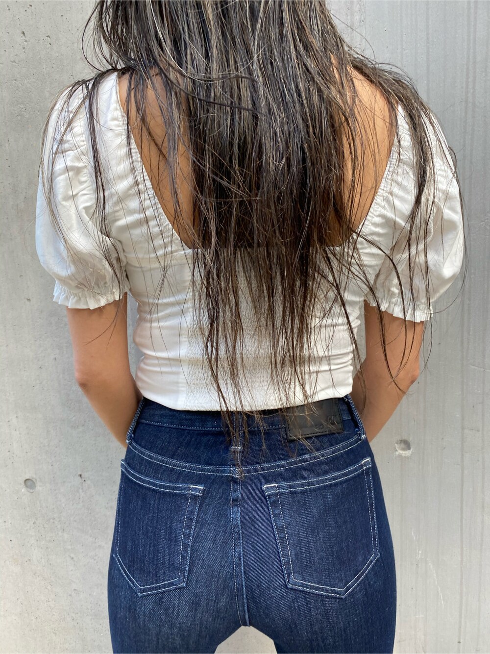 その他のパンプスを着用したレディースの夏コーディネートの3枚目の写真