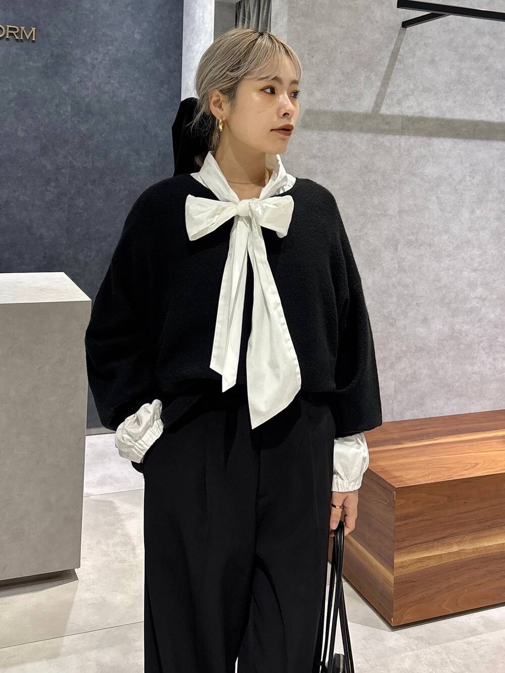 「ADD CULUMNのBARNYARDSTORM / ADDCULUMN(アドカラム) / ボストンバッグ（トートバッグ、ブラック系）」を使った、nonko1996さん（レディース・155cm）の冬コーディネートの3枚目の写真