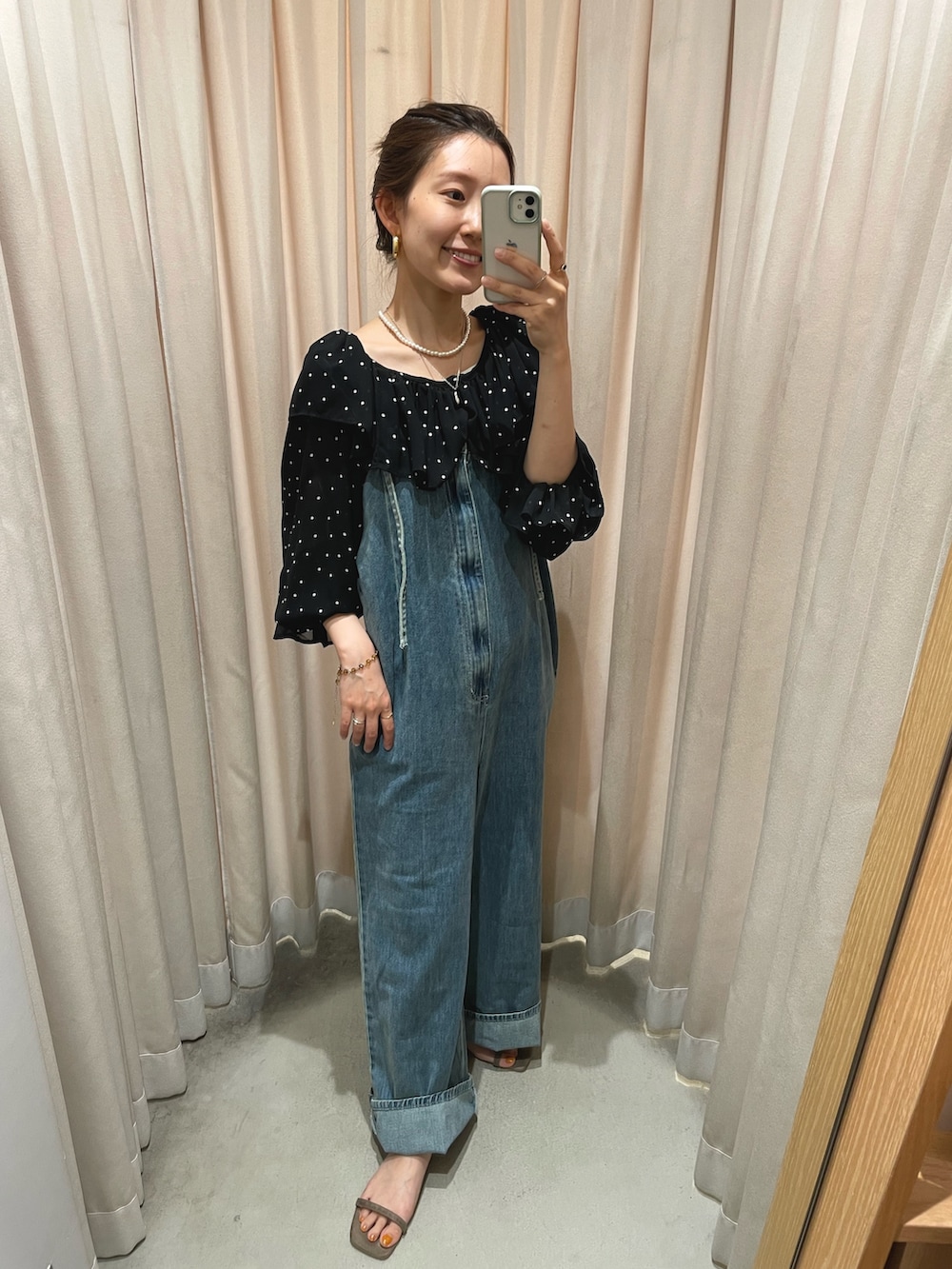 「サンダル、ゆるコーデ、夏服、夏コーデ、最近のいい感じコーデ、大人ガーリー、カジュアルスタイル、大人かわいい、サロペット、デニムサロペット、デニム、デニムコーデ、楽チンコーデ、骨格ナチュラル、SHENERY」｜「SHENERYの《インフルエンサー＠tsuru00コラボ》デニムサロペット（サロペット/オーバーオール、ブルー系）」を使った、idate_159cmさん（骨格ナチュラル・レディース・159cm）の夏コーディネートの2枚目の写真