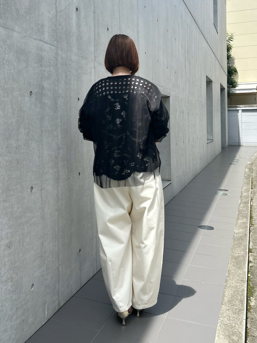 「夏ルックで気分アップ、タンクトップ、大人カジュアル、大人コーデ、大人女子、大人かわいい、大人ガーリー、大人可愛い、大人ファッション、大人カジュアルコーデ、ママファッション、ママコーデ、30代コーデ、30代」｜「un dix corsのニットタンクトップ（タンクトップ、ホワイト系）」を使った、なのさん（レディース・162cm）の夏コーディネートの4枚目の写真
