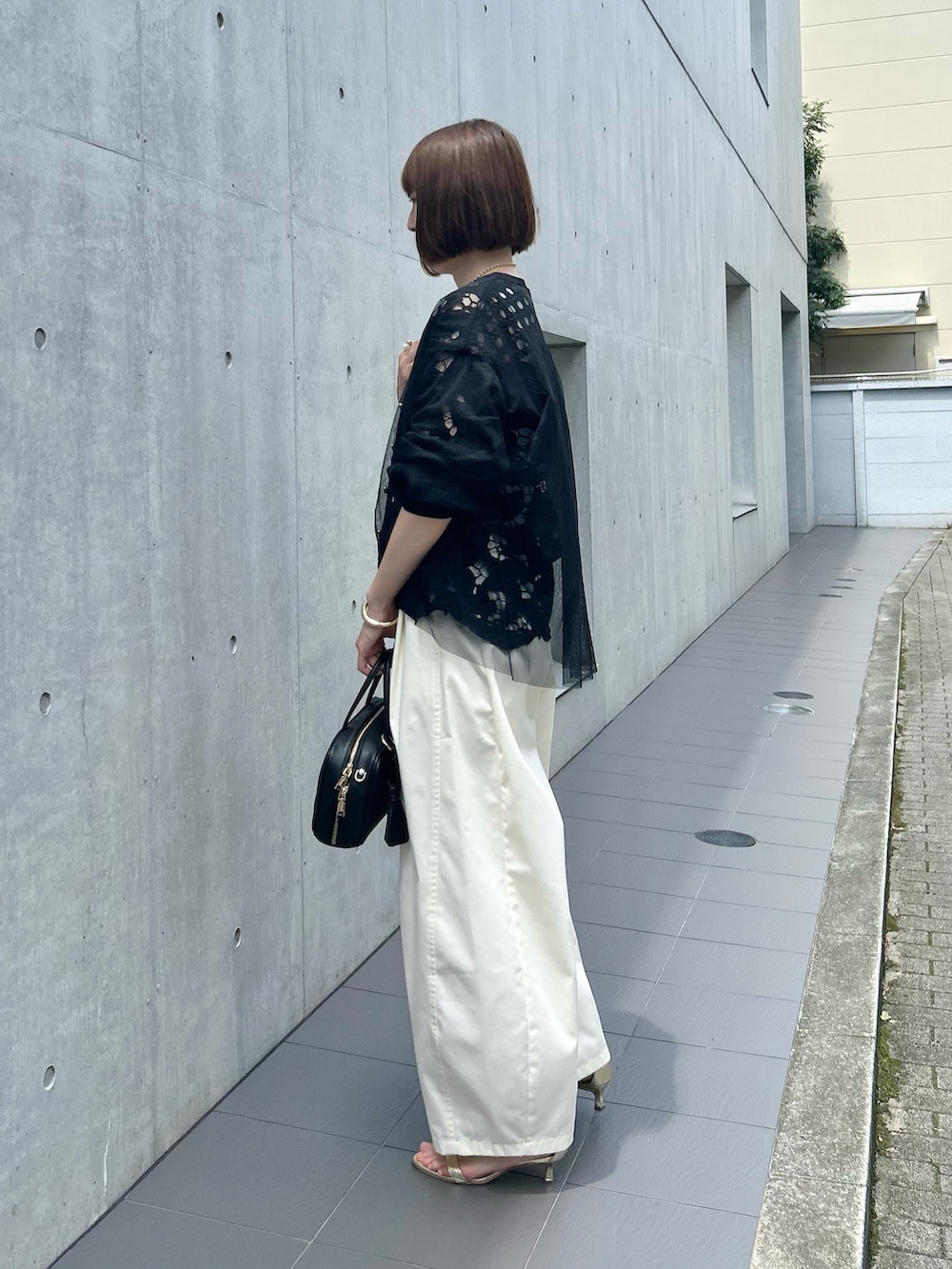 「夏ルックで気分アップ、タンクトップ、大人カジュアル、大人コーデ、大人女子、大人かわいい、大人ガーリー、大人可愛い、大人ファッション、大人カジュアルコーデ、ママファッション、ママコーデ、30代コーデ、30代」｜「un dix corsのニットタンクトップ（タンクトップ、ホワイト系）」を使った、なのさん（レディース・162cm）の夏コーディネートの3枚目の写真