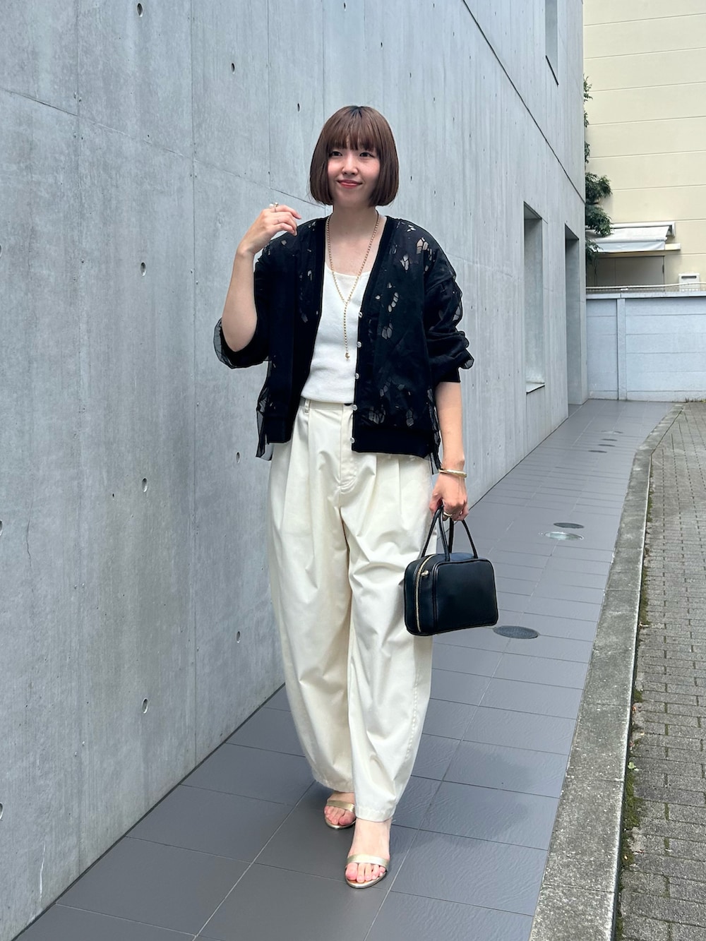 「夏ルックで気分アップ、タンクトップ、大人カジュアル、大人コーデ、大人女子、大人かわいい、大人ガーリー、大人可愛い、大人ファッション、大人カジュアルコーデ、ママファッション、ママコーデ、30代コーデ、30代」｜「un dix corsのニットタンクトップ（タンクトップ、ホワイト系）」を使った、なのさん（レディース・162cm）の夏コーディネートの2枚目の写真