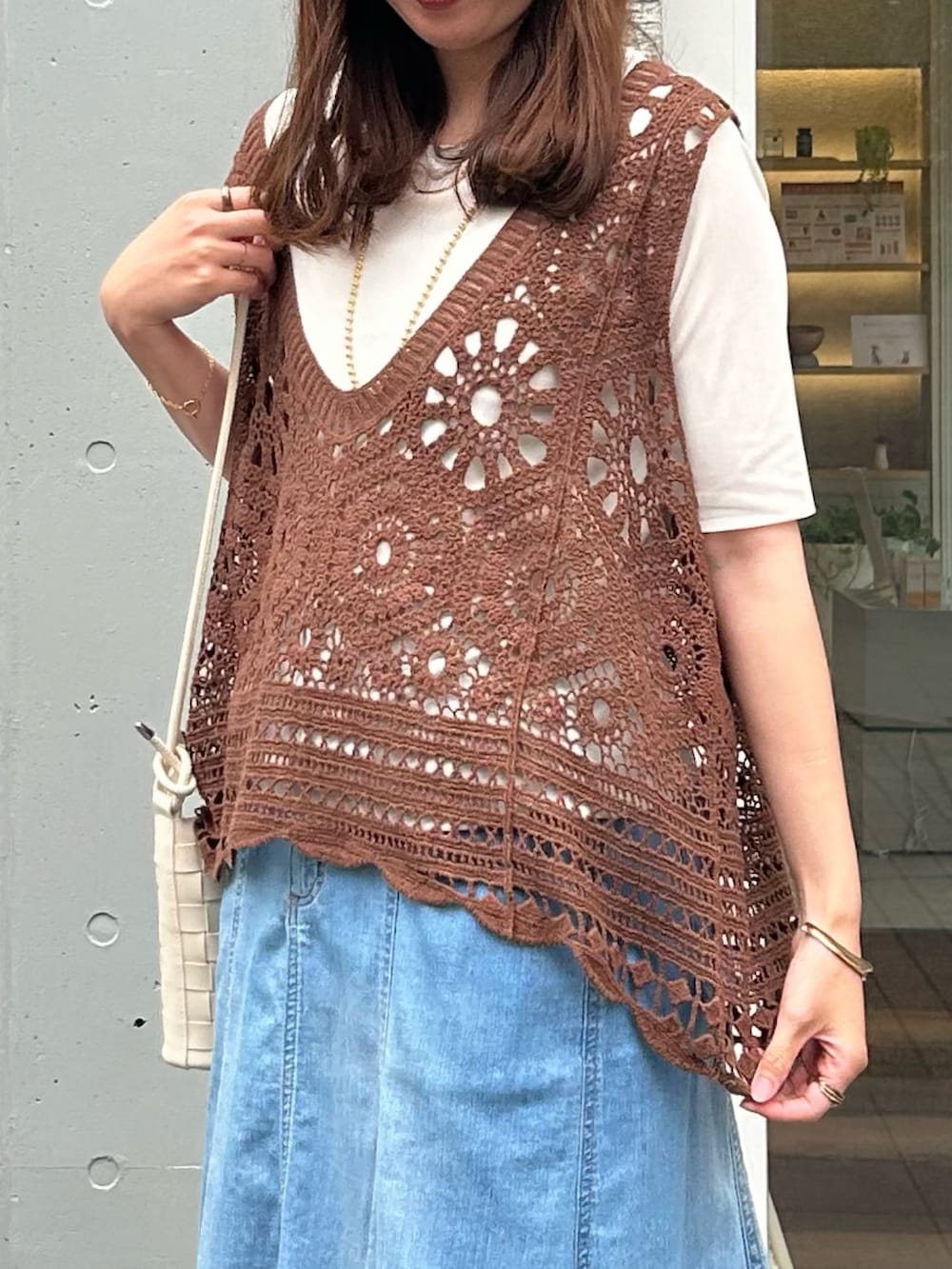「サンダル、楽チンコーデ、夏服コーデ、大人女子、ゆるシルエット、大人カジュアルコーデ、大人ガーリー、スカートスタイル、きれいめコーディネート、大人かわいい、イエベ春、ママファッション、夏コーデ、30代コーデ、30代」｜「EVOLの【EVOL(イーボル)】《クッション入り・軽量》5cmヒールストラップサンダル（サンダル、ゴールド系）」を使った、なのさん（レディース・162cm）の春コーディネートの5枚目の写真
