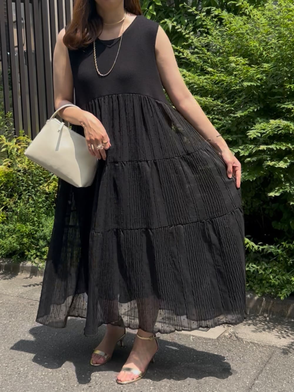 「オケージョン、オケージョンスタイル、オケージョンワンピース、30代コーデ、30代、ワンピース、ワンピーススタイル、ワンピースコーデ、ワンピース カーディガン、パーティースタイル、大人可愛い」｜「un dix corsの《主役級アイテム》ニット切替プリーツジャガードドットワンピース（ワンピース、ブラック系）」を使った、なのさん（レディース・162cm）の春コーディネートの4枚目の写真
