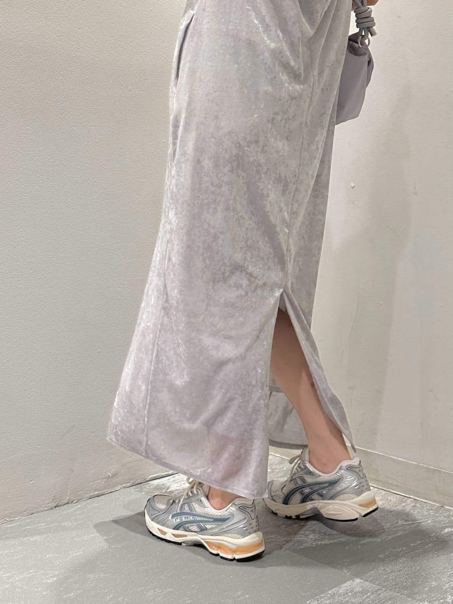「大人カジュアル、バッグ、ワンピース、接触冷感、asics、骨格ウェーブ」｜「emmiのリボンハンドルミニバッグ（ハンドバッグ、パープル系）」を使った、emmiさん（レディース・160cm）の夏コーディネートの5枚目の写真