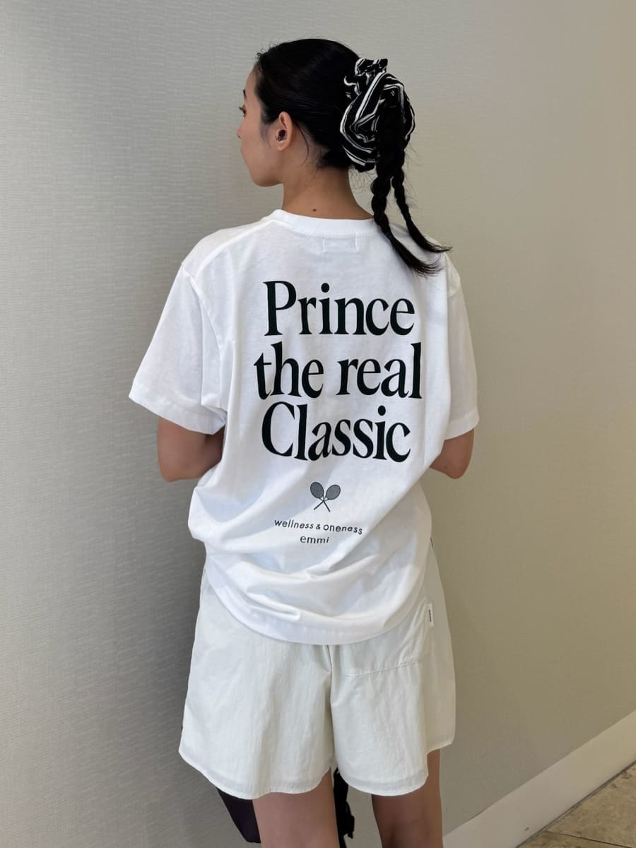「ホワイト、セットアップ、大人カジュアル、ワンマイルウェア、バッグ、Tシャツ、シャツ、撥水加工、ウォッシャブル、asics、ボーダー、骨格ナチュラル」｜「emmiの【ONLINE限定カラー】【prince|emmi】ナイロンドロストシャツ（ルームウェア/パジャマ、ホワイト系）」を使った、emmiさん（レディース・165cm）の夏コーディネートの8枚目の写真