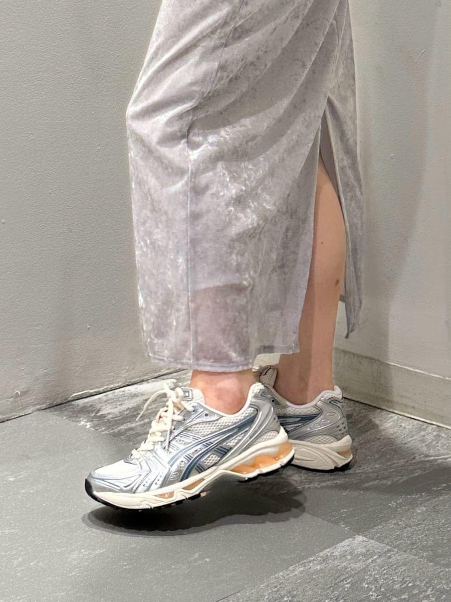 「大人カジュアル、バッグ、ワンピース、接触冷感、asics、骨格ウェーブ」｜「emmiのリボンハンドルミニバッグ（ハンドバッグ、パープル系）」を使った、emmiさん（レディース・160cm）の夏コーディネートの6枚目の写真