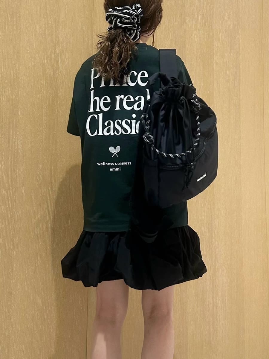 「大人カジュアル、ワンマイルウェア、骨格ナチュラル」｜「emmiの【prince|emmi】グラフィックTシャツ（Tシャツ/カットソー、グリーン系）」を使った、emmiさん（レディース・157cm）の夏コーディネートの3枚目の写真
