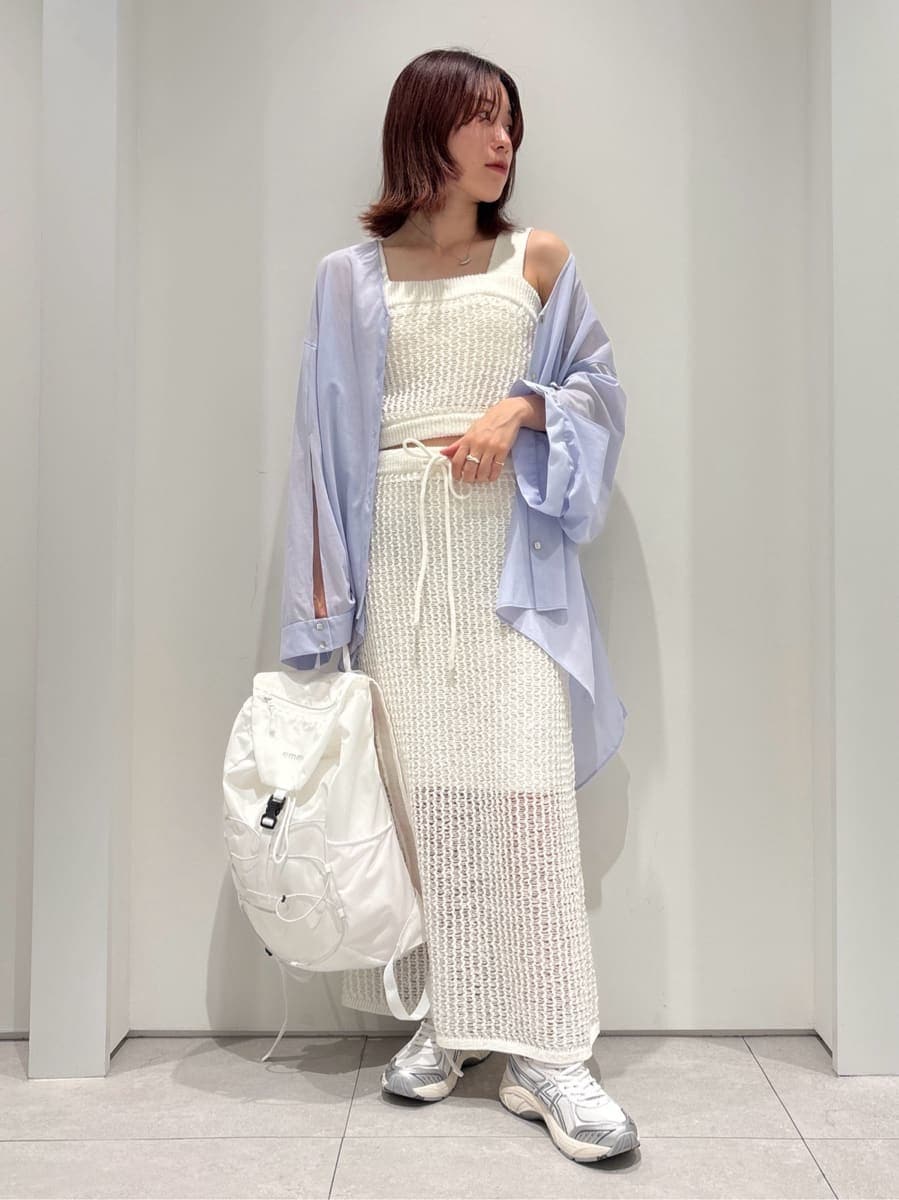 「ホワイト、セットアップ、シアー、リュック、シャツ、スカート、接触冷感、ウォッシャブル、ニット、asics、骨格ナチュラル」|「emmiのシアーボリュームシャツ(シャツ/ブラウス、ブルー系)」を使った、emmiさん(レディース・154cm)の春コーディネートの2枚目の写真