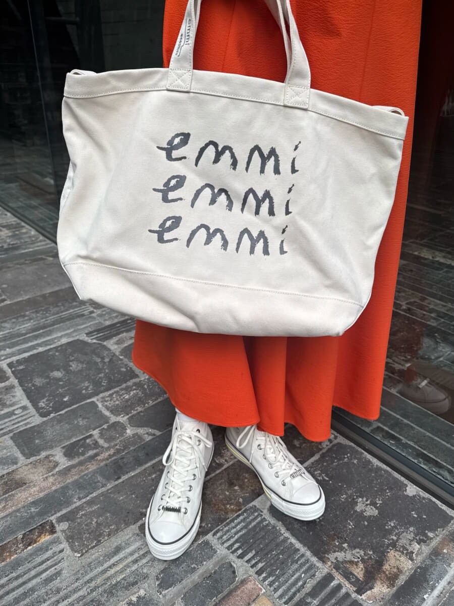 「大人カジュアル、バッグ、ワンピース、ウォッシャブル、骨格ナチュラル、CONVERSE」|「emmiのパフスリーブサッカーワンピース(ワンピース、オレンジ系)」を使った、emmiさん(レディース・165cm)の夏コーディネートの7枚目の写真