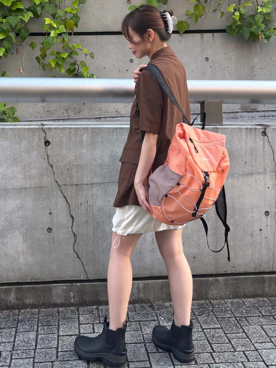 「接触冷感、UVカット、ウォッシャブル、骨格ストレート」｜「emmiのセミシアーハーフスリーブジャケット（その他アウター、ブラウン系）」を使った、emmiさん（レディース・154cm）の春コーディネートの2枚目の写真