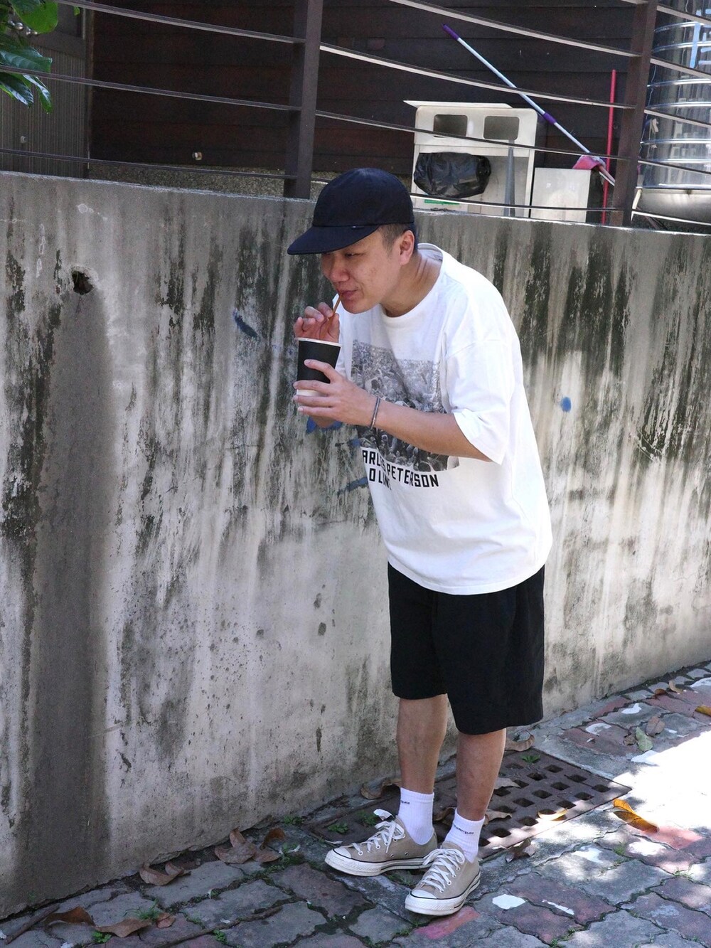 「moifのアイテム（帽子、ブラック系）」を使った、Tyrionさん（メンズ・172cm）の春コーディネートの2枚目の写真