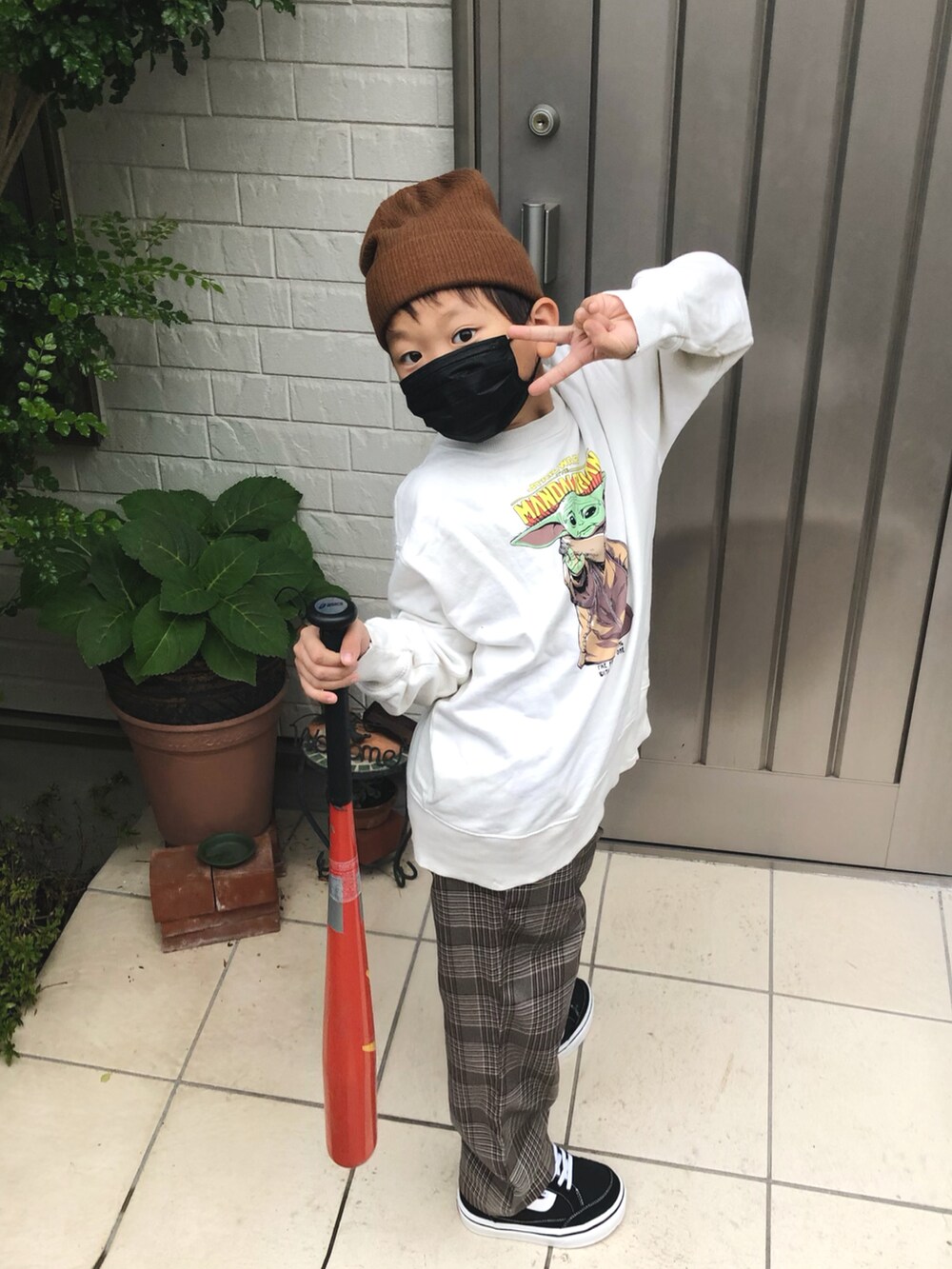 「WEGO、ブラウン、ZARA KIDS、シェフパンツ、devirock、ベビーヨーダ」｜「WEGOのWEGO/2WAYショートビーニー（ニットキャップ/ビーニー、ブラウン系）」を使った、y.s.m.yさん（キッズ・121cm）の秋コーディネートの2枚目の写真