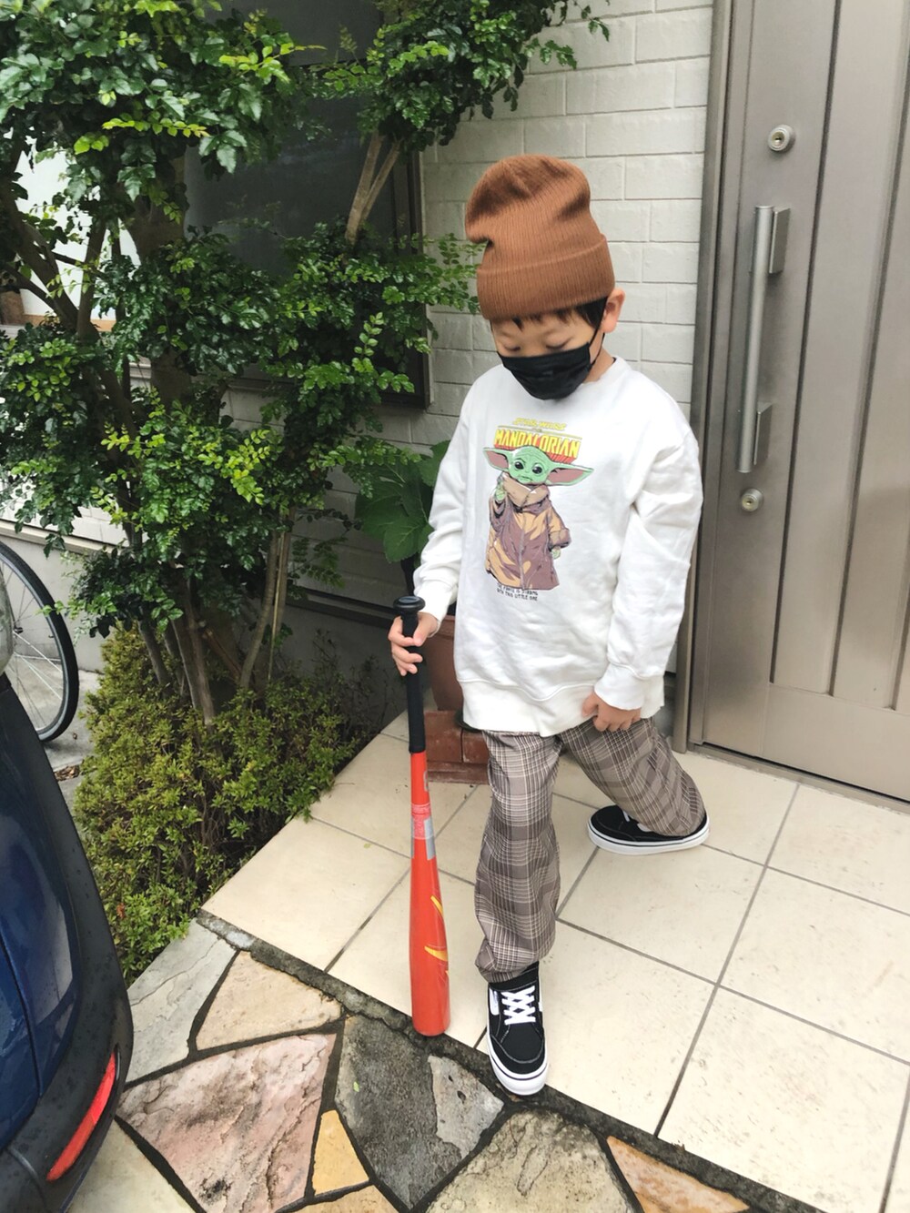 「WEGO、ブラウン、ZARA KIDS、シェフパンツ、devirock、ベビーヨーダ」｜「WEGOのWEGO/2WAYショートビーニー（ニットキャップ/ビーニー、ブラウン系）」を使った、y.s.m.yさん（キッズ・121cm）の秋コーディネートの3枚目の写真