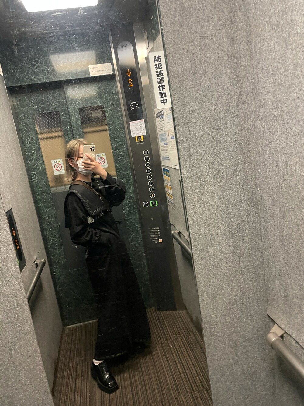 「merry jennyの配色ステッチセーラーカラーワンピース（ワンピース、ブラック系）」を使った、偽物飛鳥さん（レディース・156cm）の春コーディネートの3枚目の写真