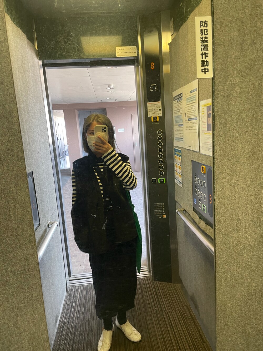 「Kastaneの【UNISEX】MULTI-FUNCTION FIELDCOAT&FURVEST（その他アウター、ブラック系）」を使った、偽物飛鳥さん（レディース・156cm）の春コーディネートの3枚目の写真