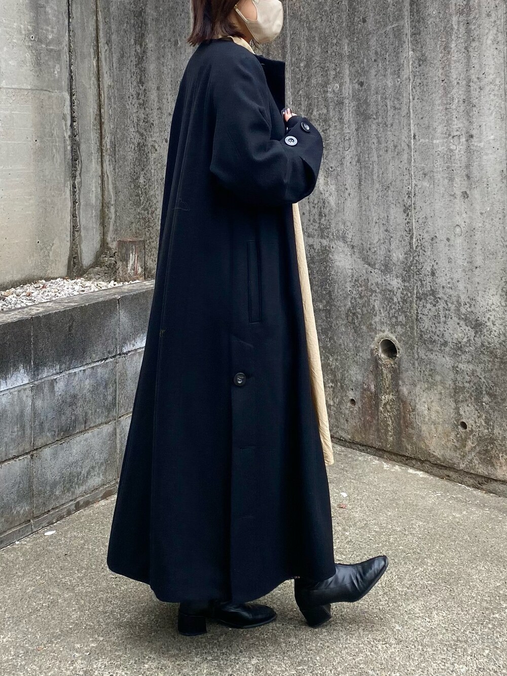 「古着MIX、柄パンツ、タートルネックニット、オレンジ、オレンジニット、シャツワンピ、レイヤードスタイル、ワイドパンツ、ブーツスタイル、GLOBAL WORK、アースミュージックアンドエコロジー(earth music&ecology)」｜「GLOBAL WORKのメルティハイネックリブプルオーバー/269071（ニット/セーター、オレンジ系）」を使った、Ri!さん（レディース・159cm）の冬コーディネートの4枚目の写真