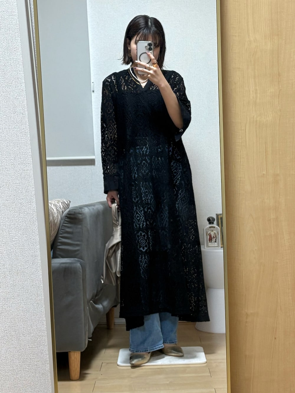 「今日のコーデ、休日スタイル、春服、初春コーデ、オトナ女子、おしゃれさんと繋がりたい、大人かわいい、オトナカワイイ、サイドゴアブーツ、ワンピーススタイル、ワンピース×デニム」｜「DouDouの長袖ワンピース（ワンピース、ブラック系）」を使った、Ri!さん（レディース・159cm）の冬コーディネートの2枚目の写真