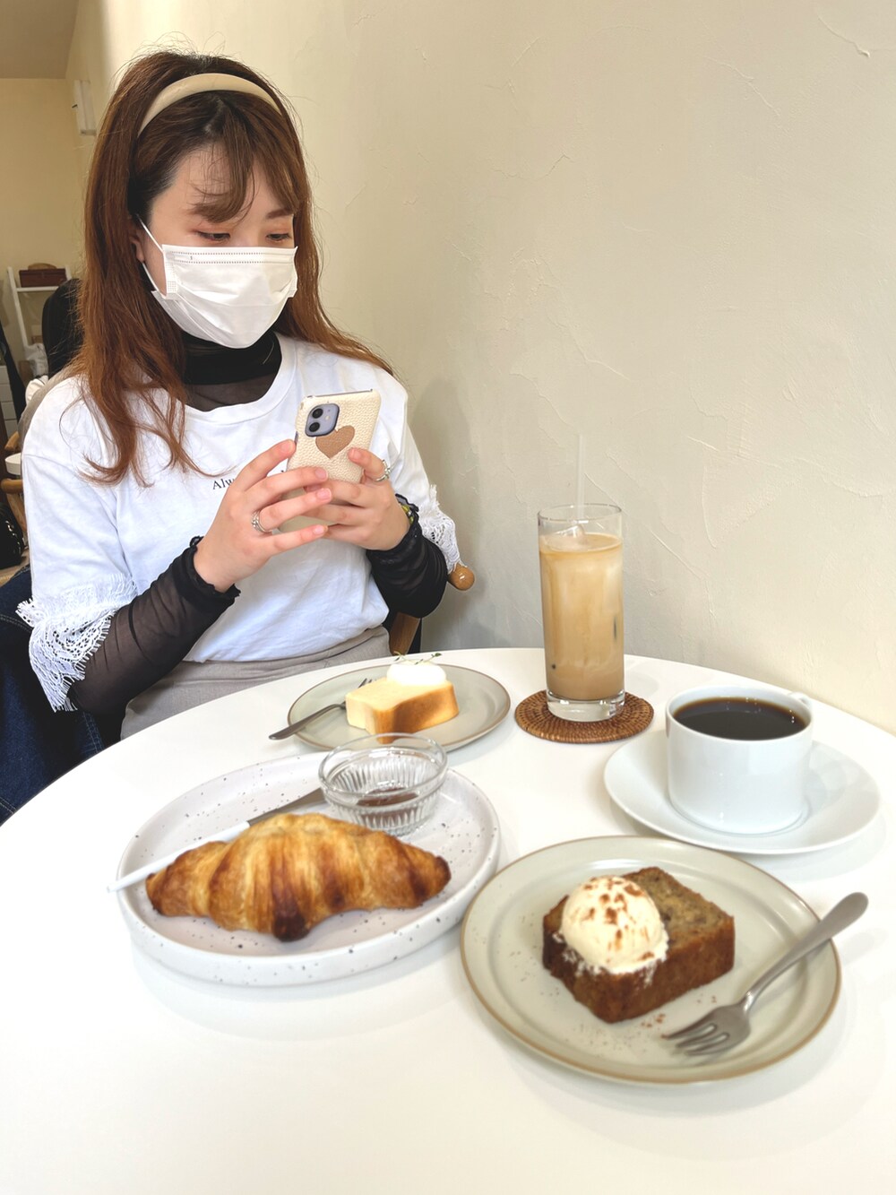 「お洒落さんとつながりたい、春コーデ」｜「PAGEBOYのアシメティアードスカート（スカート、ベージュ系）」を使った、mooka🍑さん（レディース・160cm）の秋コーディネートの2枚目の写真