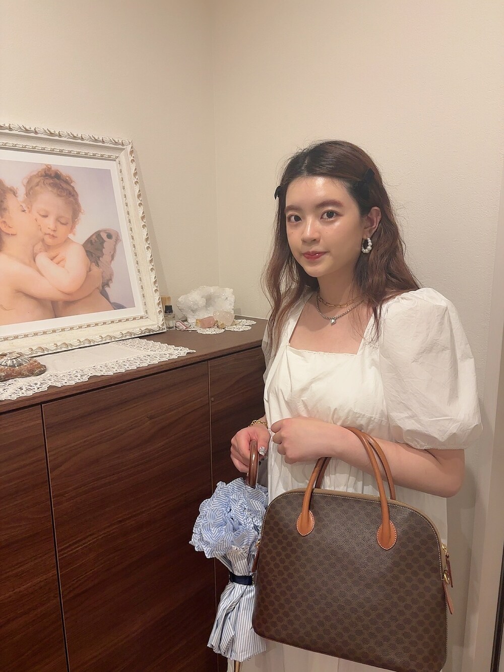 「ワンピース、リボン、観劇コーデ」｜「H&Mのアイテム（ワンピース、ホワイト系）」を使った、mooka🍑さん（レディース・160cm）の夏コーディネートの3枚目の写真