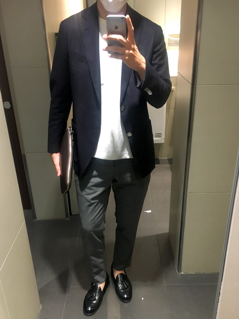 「ブレザー、紺ブレ、テーラードジャケット、ローファー、スラックス」｜「GLOBAL WORKのURBAN SLACKS(アーバンスラックス)/951562（スラックス、グレー系）」を使った、S24さん（メンズ・178cm）の春コーディネートの3枚目の写真
