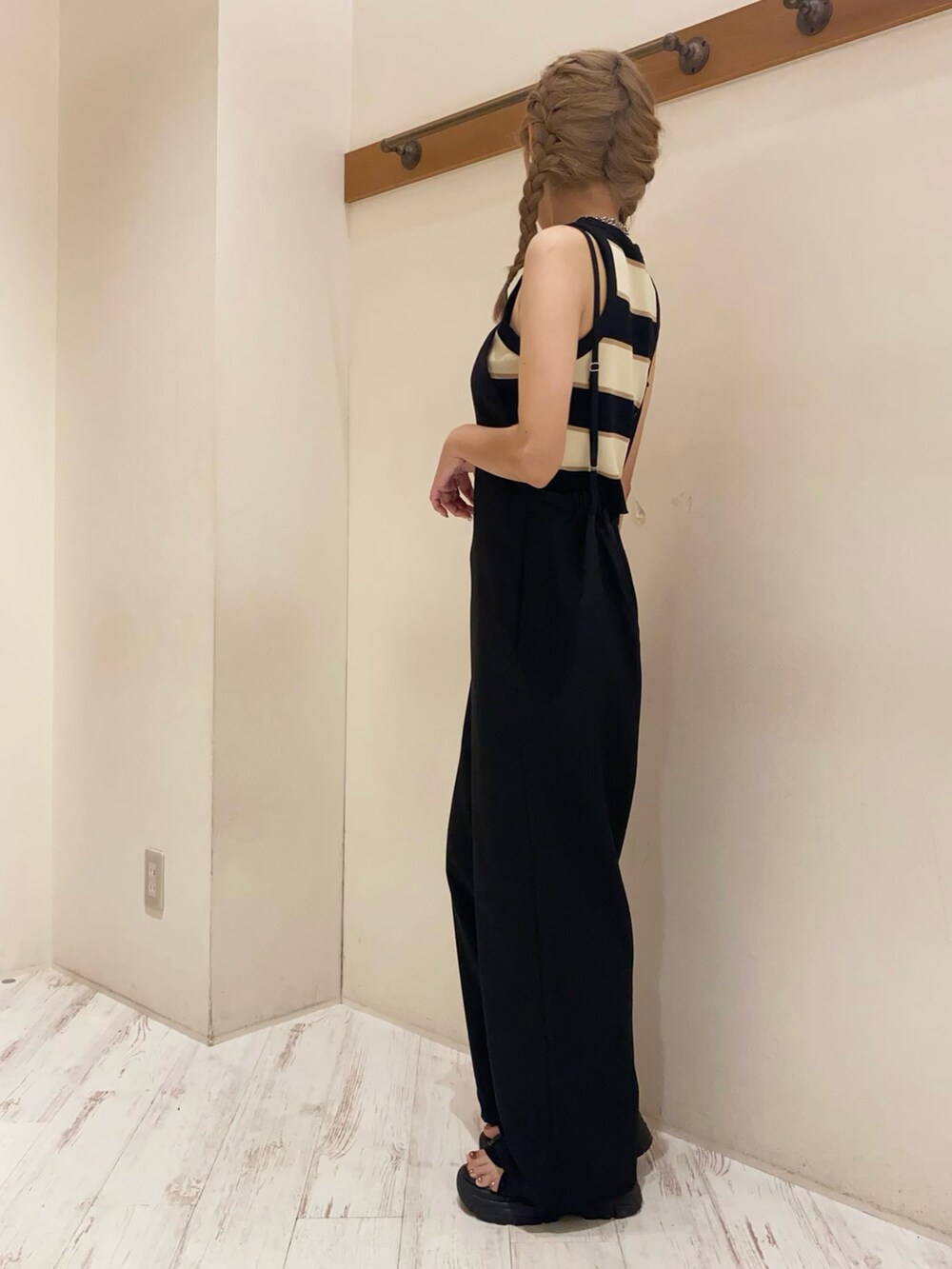 「サロペット、オールインワン、ボーダー、アメスリ、パンツスタイル、オトナカジュアル、楽チンコーデ、オトナ女子、リネン、SpRay、SPRAY PREMIUM、Libby&Rose」｜「SpRayのリネンライクサロペット（つなぎ/オールインワン、ブラック系）」を使った、yukariさん（レディース・158cm）の秋コーディネートの2枚目の写真