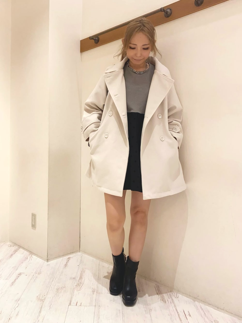 「ドッキングシャツ、チュニック、チュニックワンピ、ドットワンピ、ショートブーツ、チャンキーヒール、ショルダーバッグ、キルティングバッグ、SpRay、SPRAY PREMIUM、Libby&Rose、ミドル丈、コート、アウター」｜「SpRayのアイテム（ブーツ、ブラック系）」を使った、yukariさん（レディース・158cm）の冬コーディネートの2枚目の写真