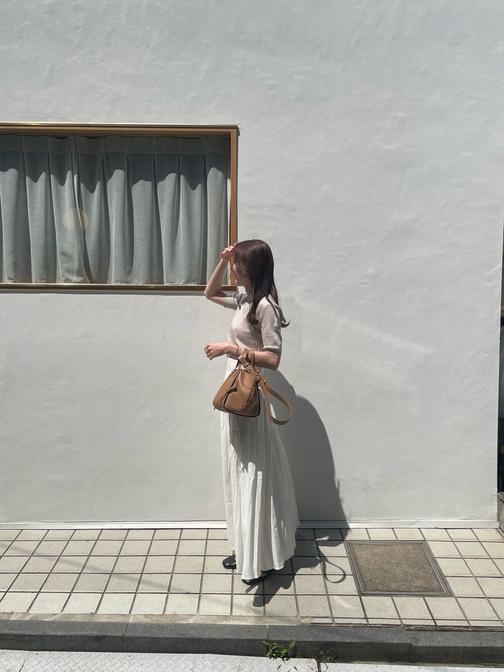 「スカート、スカートスタイル、休日スタイル、夏コーデ、サンダルコーデ、きれいめカジュアル、シアートップス、お出かけコーデ、コーデ、リボン、リボンサンダル、おしゃれさんと繋がりたい」｜「MONCLERのアイテム（ニット/セーター、ベージュ系）」を使った、mayuさん（レディース・162cm）の春コーディネートの3枚目の写真