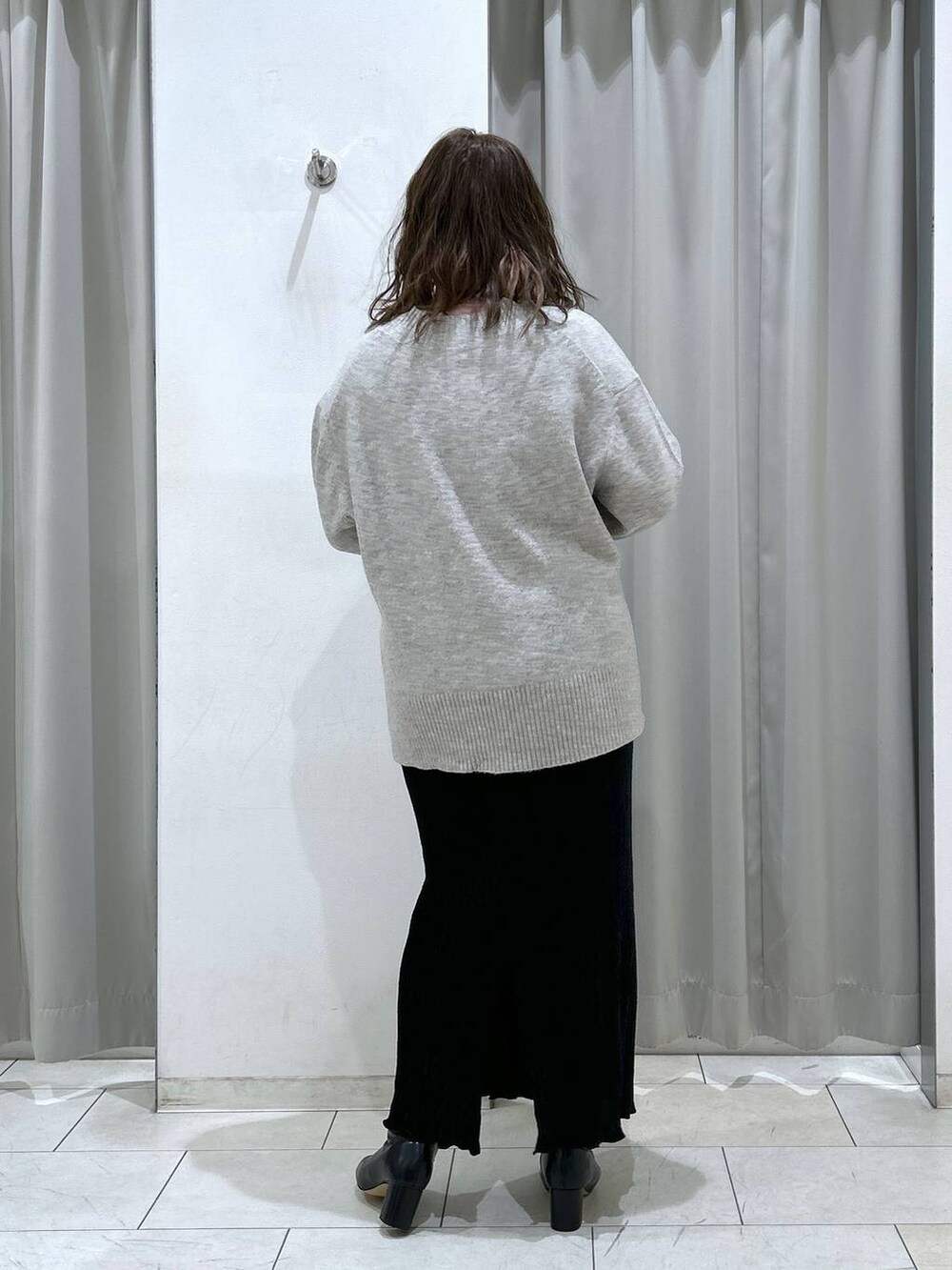 「ブーツ、冬コーデ、体型カバー、着痩せ・細見え、カジュアル、ブランドミックス、ぽっちゃり_GLOBAL WORK、LOWRYS FARM、GLOBAL WORK、ニット、スカート、ウツクシルエット_GLOBAL WORK、コート」｜「GLOBAL WORKのウツクシルエット撥水ダウンコート/194276（ダウンジャケット/コート、ベージュ系）」を使った、たけちゃんさん（レディース・162cm）の冬コーディネートの8枚目の写真