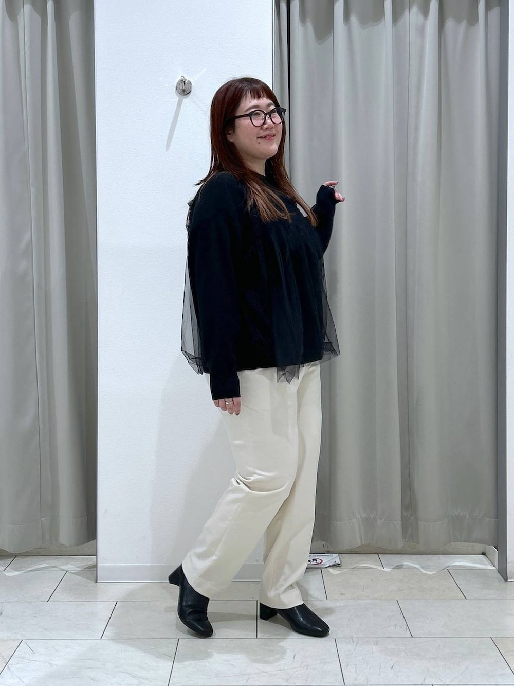 「体型カバー、着痩せ・細見え、カジュアル、ブランドミックス、ぽっちゃり_GLOBAL WORK、LOWRYS FARM、GLOBAL WORK、コート、メルティニット_GLOBAL WORK、ニット、ウツクシルエット_GLOBAL WORK、テーパードパンツ、ブーツ、ボストンバッグ、冬コーデ」｜「GLOBAL WORKのあったかウツクシルエットテーパードパンツ/115428（その他パンツ、ホワイト系）」を使った、たけちゃんさん（レディース・162cm）の冬コーディネートの9枚目の写真