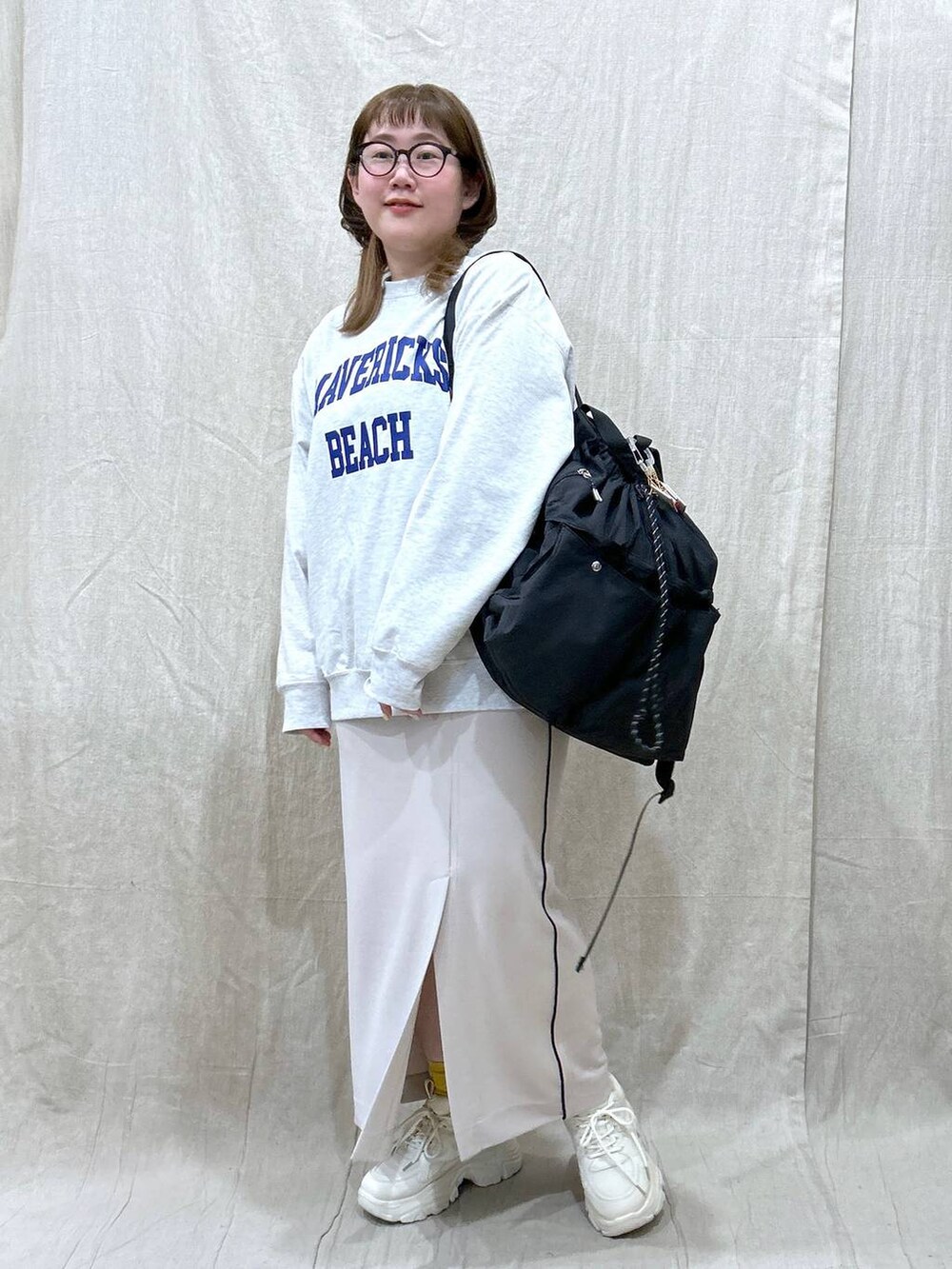 「体型カバー、着痩せ・細見え、カジュアル、ブランドミックス、ぽっちゃり_GLOBAL WORK、LOWRYS FARM、GLOBAL WORK、スゴラクシリーズ_GLOBAL WORK、スカート、スウェット、メンズライク、ぽっちゃりスタッフ」|「niko and...のオリジナルWポケットナップサック(バックパック/リュック、ブラック系)」を使った、たけちゃんさん(レディース・162cm)の冬コーディネートの2枚目の写真