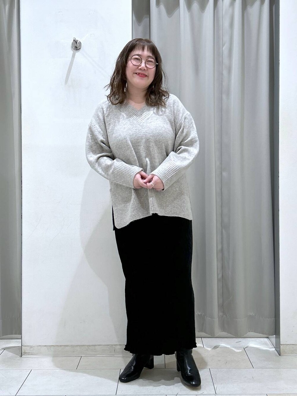 「ブーツ、冬コーデ、体型カバー、着痩せ・細見え、カジュアル、ブランドミックス、ぽっちゃり_GLOBAL WORK、LOWRYS FARM、GLOBAL WORK、ニット、スカート、ウツクシルエット_GLOBAL WORK、コート」｜「GLOBAL WORKのウツクシルエット撥水ダウンコート/194276（ダウンジャケット/コート、ベージュ系）」を使った、たけちゃんさん（レディース・162cm）の冬コーディネートの4枚目の写真