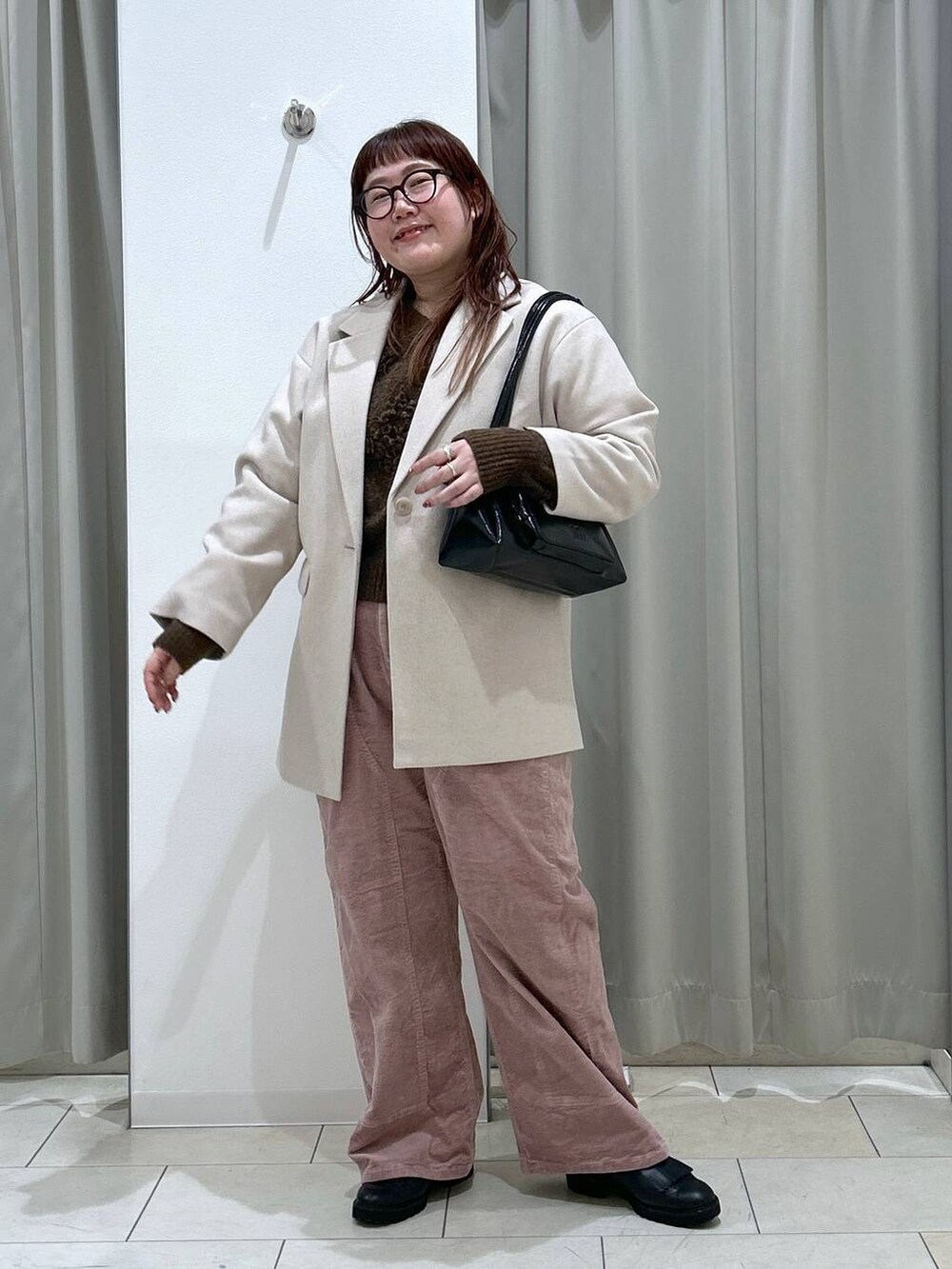 「体型カバー、着痩せ・細見え、カジュアル、ブランドミックス、ぽっちゃり_GLOBAL WORK、LOWRYS FARM、GLOBAL WORK、卑弥呼、niko and ...、ジャケット、ニット、パンツ、ローファー、冬コーデ、冬アウター」｜「GLOBAL WORKの軽やかストレッチミドルジャケット/115512（テーラードジャケット、ベージュ系）」を使った、たけちゃんさん（レディース・162cm）の冬コーディネートの2枚目の写真
