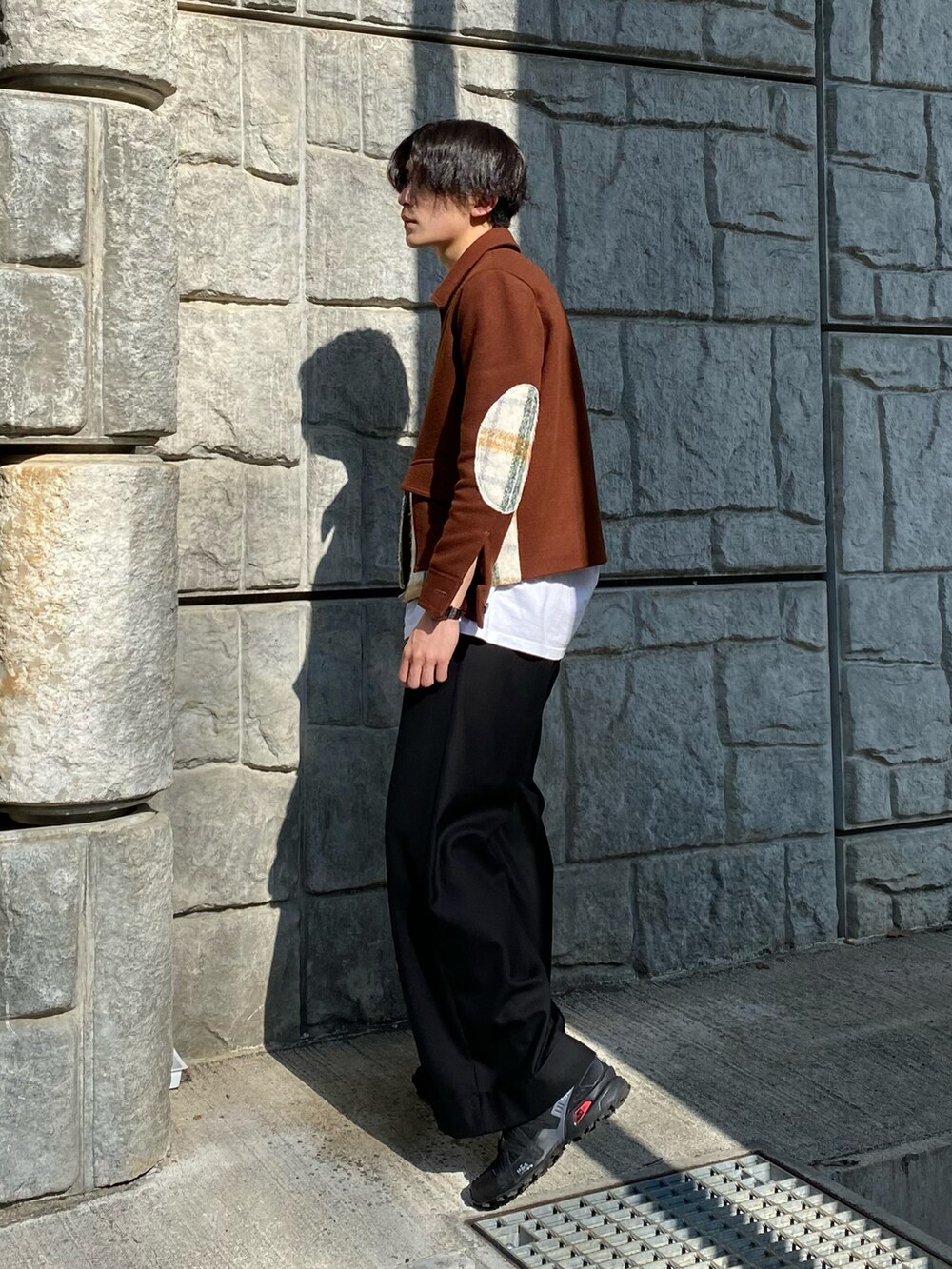 「チョコ色に染まれ、オトナカジュアル、ゆるコーデ、大人コーデ、黒、ワイドパンツ、ビックシルエット、ootd、休日スタイル、レイヤードスタイル、シンプル、シンプルコーデ、outfit、大人カジュアル、春コーデ」｜「THE ADのstudious select item.（ブルゾン、ブラウン系）」を使った、Takeru.さん（メンズ・177cm）の冬コーディネートの2枚目の写真