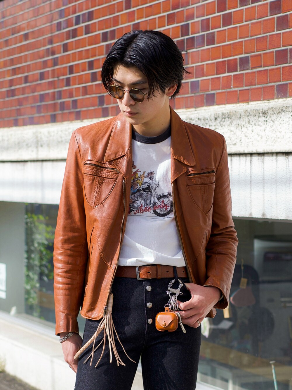 「デニム、リンガーTシャツ、フレアパンツ、タックイン、古着MIX、休日スタイル、70'sコーデ、ローファー、シンプルコーデ、ジャケット、春夏コーデ、Coming soon…、春コーデ、大人カジュアル、春アウター」|「SHIKITARIのインスタのハイライトから飛べます👌(デニムパンツ、ブラック系)」を使った、Takeru.さん(メンズ・179cm)の春コーディネートの3枚目の写真