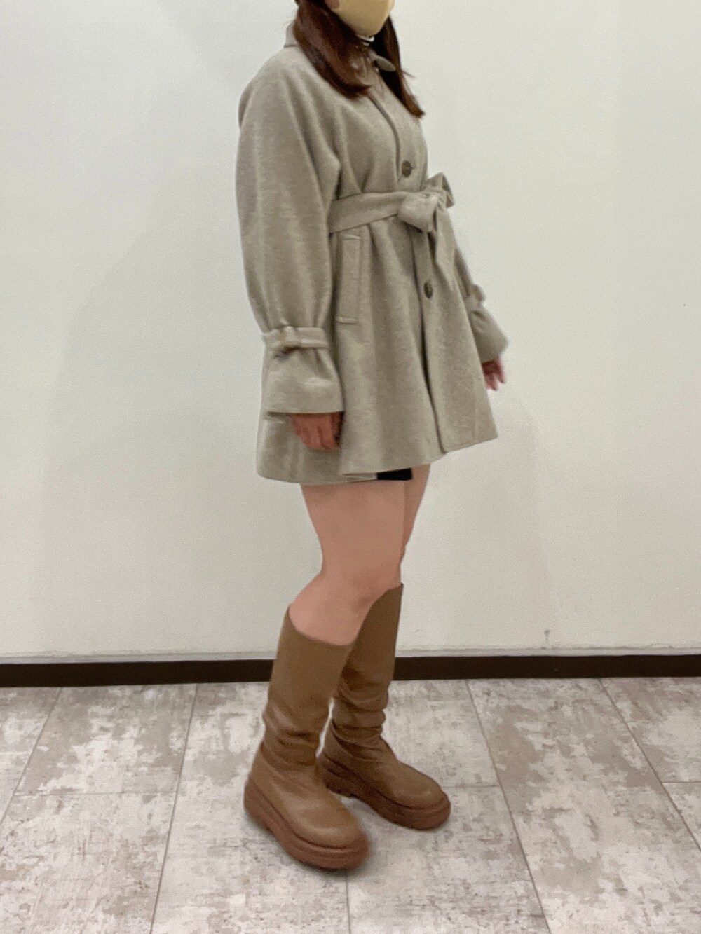 「秋コーデ、オトナ女子、秋服、秋色コーデ、休日スタイル、パンツコーデ、ニット、大人かわいい、高身長女子、冬コーデ、ブーツ、アウター、骨格ウェーブ、骨格診断ウェーブ」｜「OLIVE des OLIVEのミドル丈コート（ステンカラーコート、ブラウン系）」を使った、やまちろさん（レディース・160cm）の秋コーディネートの2枚目の写真