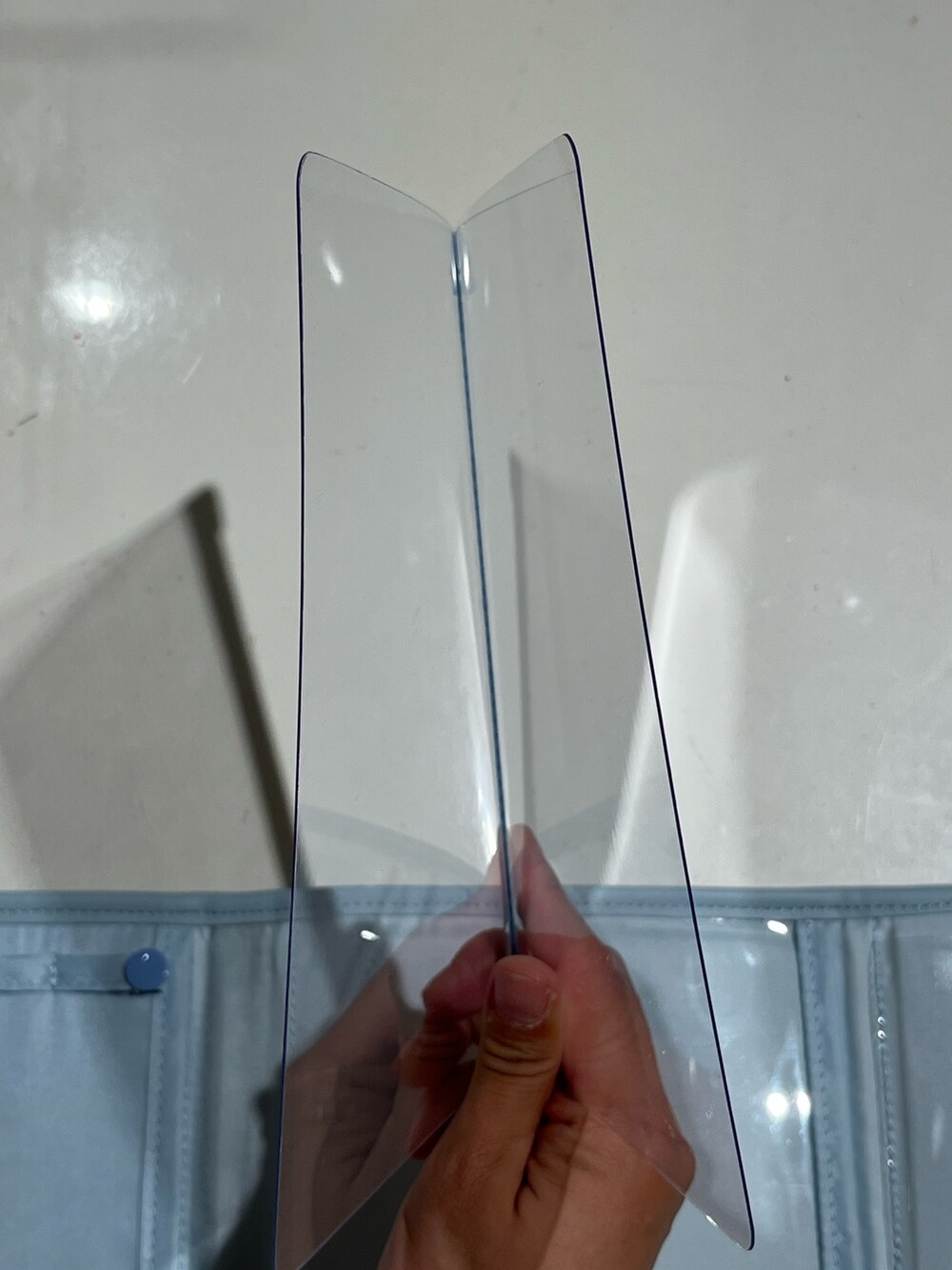 ブラック系のその他雑貨を着用したレディースの春コーディネートの4枚目の写真