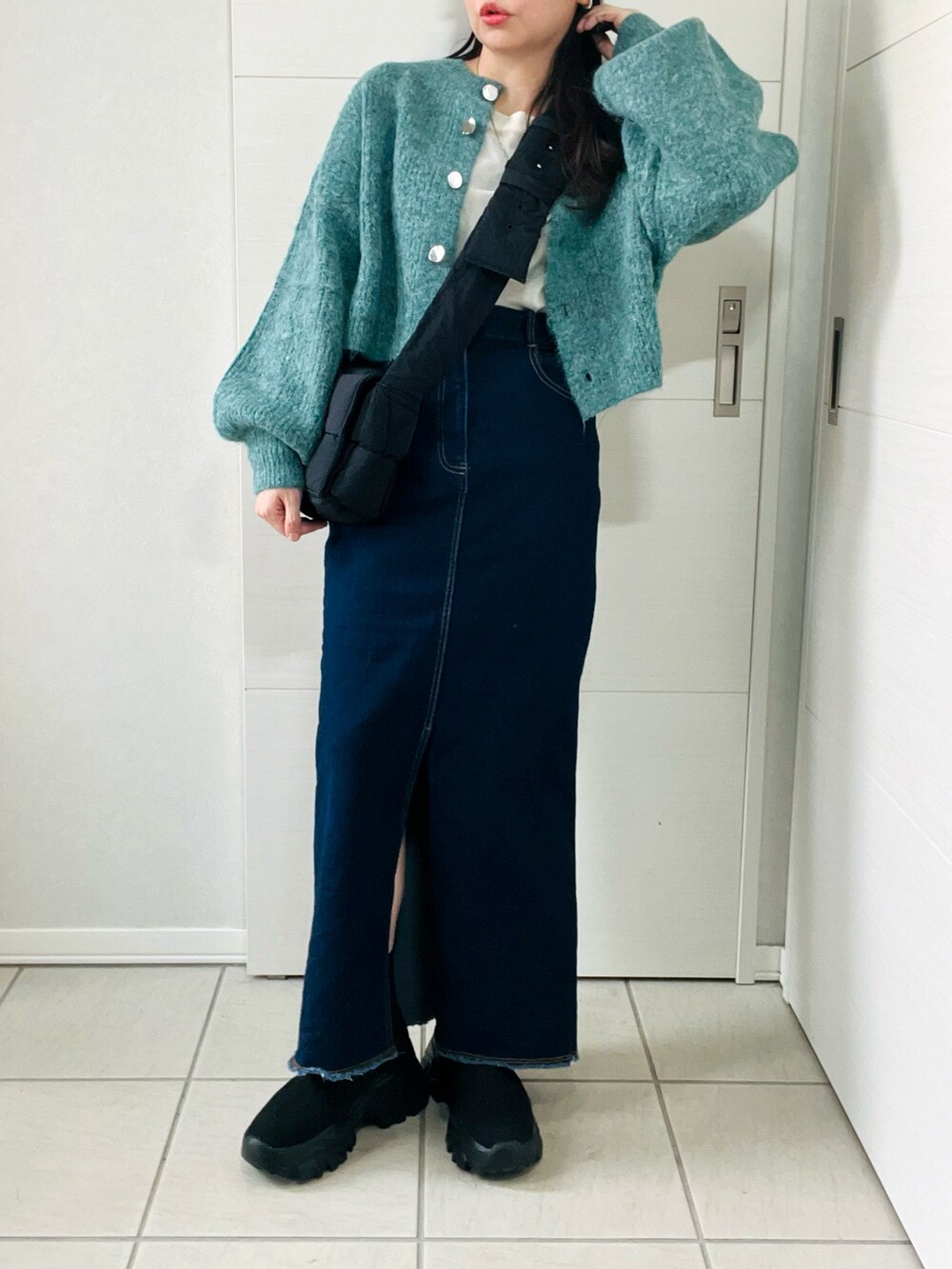 「秋っぽコーデ更新中、カーキ、レイヤードスタイル、秋服、ニットカーディガン、ショート丈カーディガン、tiptop、tiptop+pocket、tiptop_pocket、tipコーデ、低身長、低身長コーデ、低身長女子」|「tiptopの【wool】シャギーショート丈カーディガン(カーディガン/ボレロ、グリーン系)」を使った、❁⃘asa❁⃘さん(レディース・150cm)の秋コーディネートの4枚目の写真