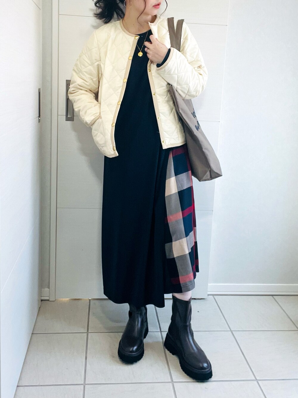 「オトナカジュアル、秋冬コーデ、トラディショナルウェザーウェア、Traditional Weatherwear、TWW、キルティングジャケット、cbcrestbridge、cbクレストブリッジ、シービークレストブリッジ、クレストブリッジ、crestbridge、大人女子、低身長、低身長女子、低身長コーデ」｜「Traditional WeatherwearのARKLEY（ノーカラージャケット、ホワイト系）」を使った、❁⃘asa❁⃘さん（レディース・150cm）の秋コーディネートの2枚目の写真