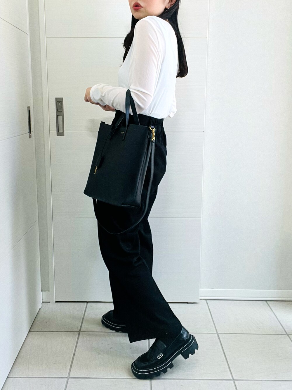 「休日スタイル、カジュアルコーデ、オトナカジュアル、オトナ女子、モノトーン、モノトーンコーデ、シンプルコーデ、ハンチ、Hunch、HUNCH、シアートップス、秋コーデ、低身長、低身長コーデ、低身長女子」|「hunchのクルーネックシアートップス(Tシャツ/カットソー、ホワイト系)」を使った、❁⃘asa❁⃘さん(レディース・150cm)の夏コーディネートの5枚目の写真