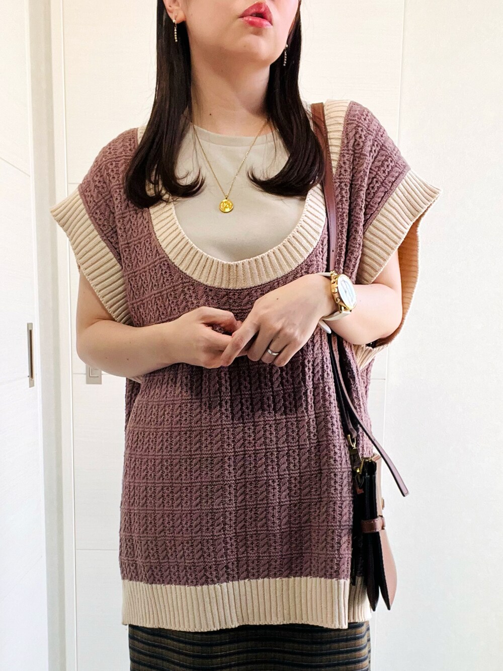 「オトナ女子、カジュアルコーデ、秋先取りコーデ、シンプルスタイル、秋服準備はじめました、休日スタイル、クリスプ、Crisp、Crispコーデ、crisp_style、低身長、低身長コーデ、低身長女子、オトナカワイイ、チェックスカート」｜「Crispのバイカラーオーバーニットベスト[c1R3343]（ベスト、ブラウン系）」を使った、❁⃘asa❁⃘さん（レディース・150cm）の夏コーディネートの2枚目の写真