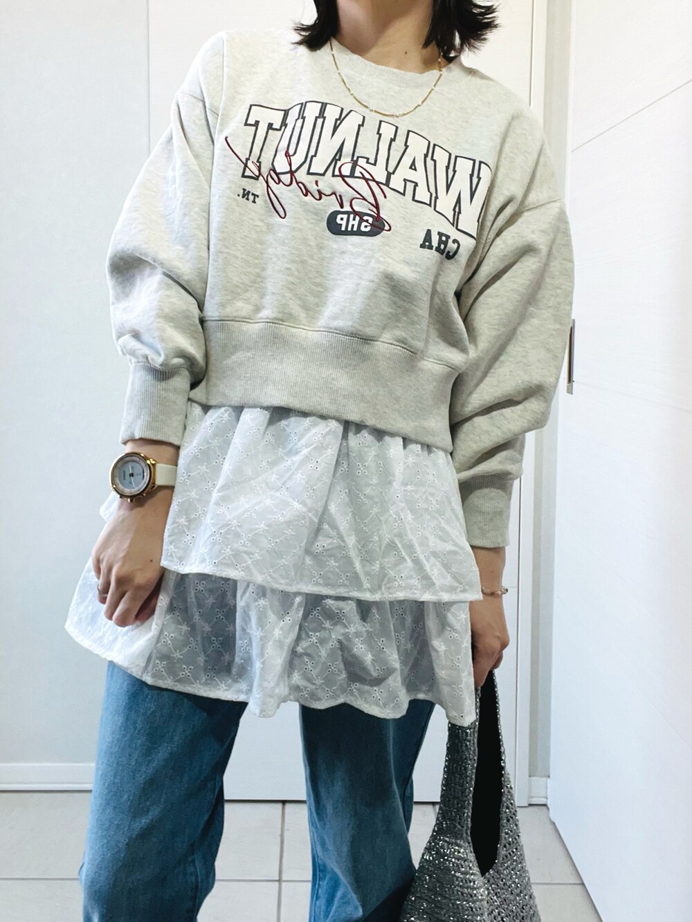 「春めき満開コーデ、レイヤードスタイル、花見、スウェット、スニーカー、adidas、tiptop_pocket、tipコーデ、フレアデニム、スカート、低身長、低身長コーデ、低身長女子」｜「tiptopの【2way】総刺繍コットンキャミスカート（スカート、ホワイト系）」を使った、❁⃘asa❁⃘さん（レディース・150cm）の春コーディネートの2枚目の写真